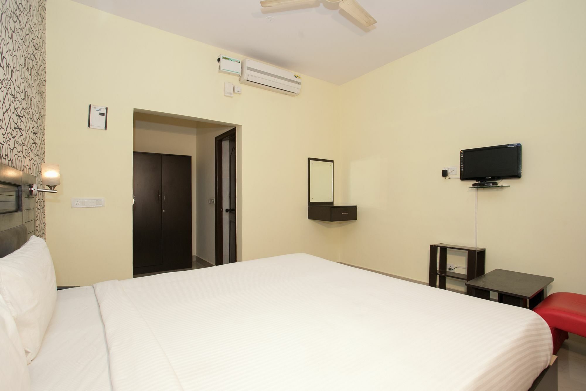 Oyo 10378 Hotel Hibiscus Mayflower บังกาลอร์ ภายนอก รูปภาพ