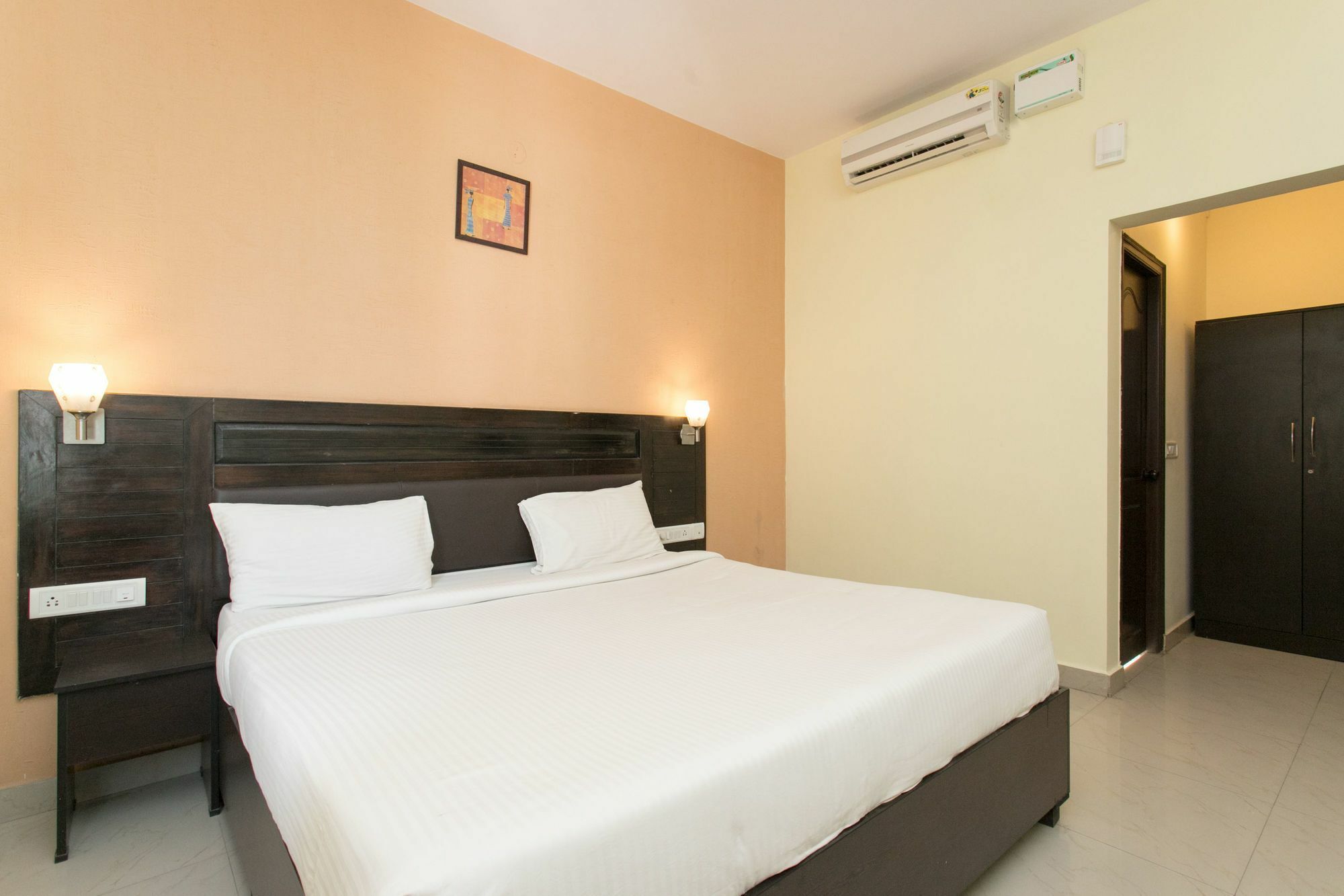 Oyo 10378 Hotel Hibiscus Mayflower บังกาลอร์ ภายนอก รูปภาพ