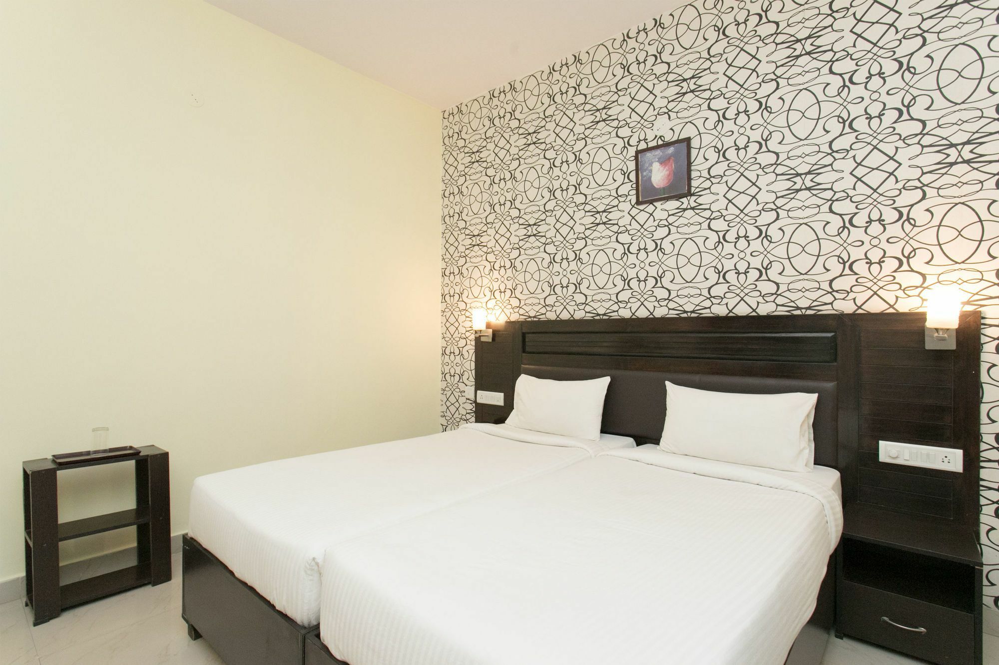 Oyo 10378 Hotel Hibiscus Mayflower บังกาลอร์ ภายนอก รูปภาพ